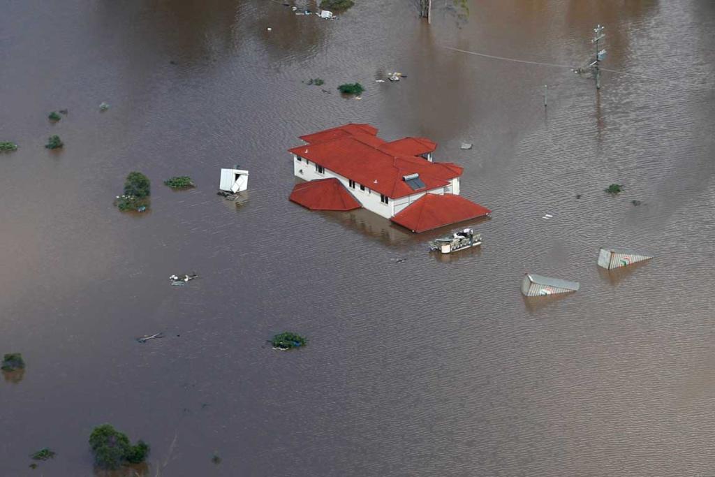 Наводнения в Австралии: город Товомба январь 2011