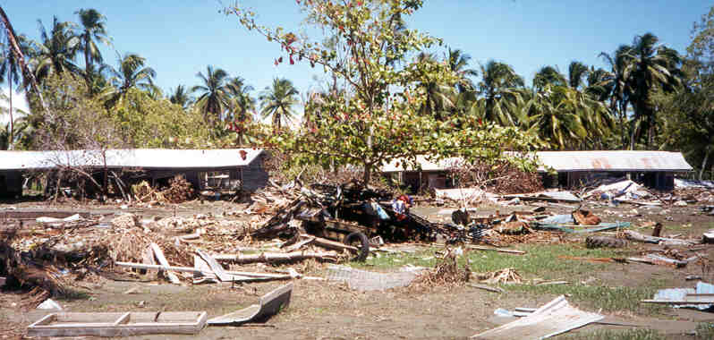 Самые сильные цунами в истории Папуа-Новая Гвинея 1998 год