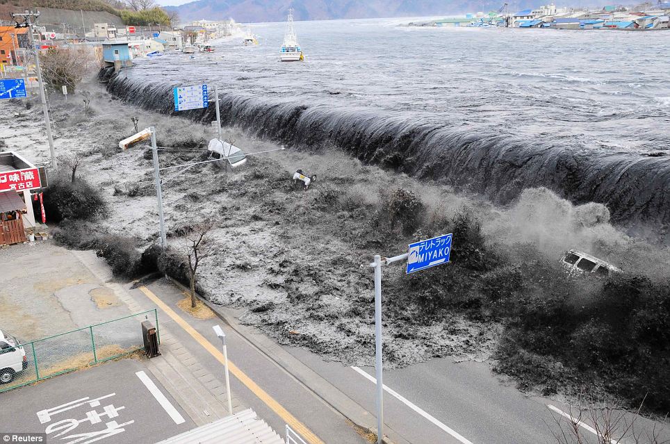 Самые сильные цунами в истории Япония 2011 год