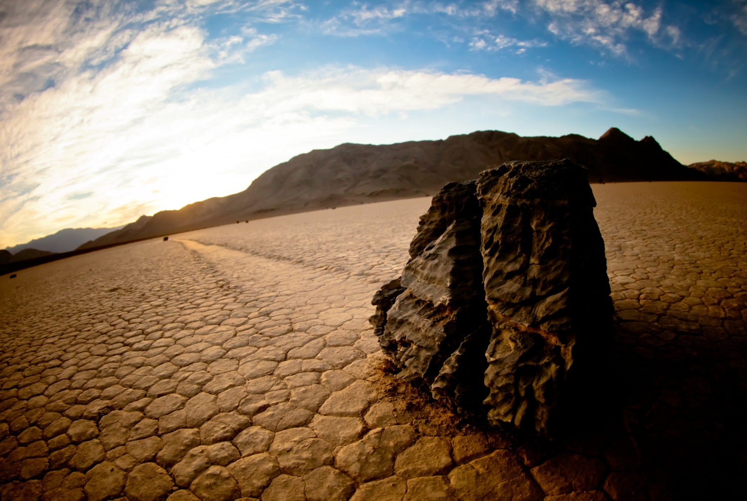 Необъяснимые явления на Земле: долина Смерти в США