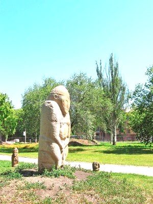 Капища древних славян: каменный идол