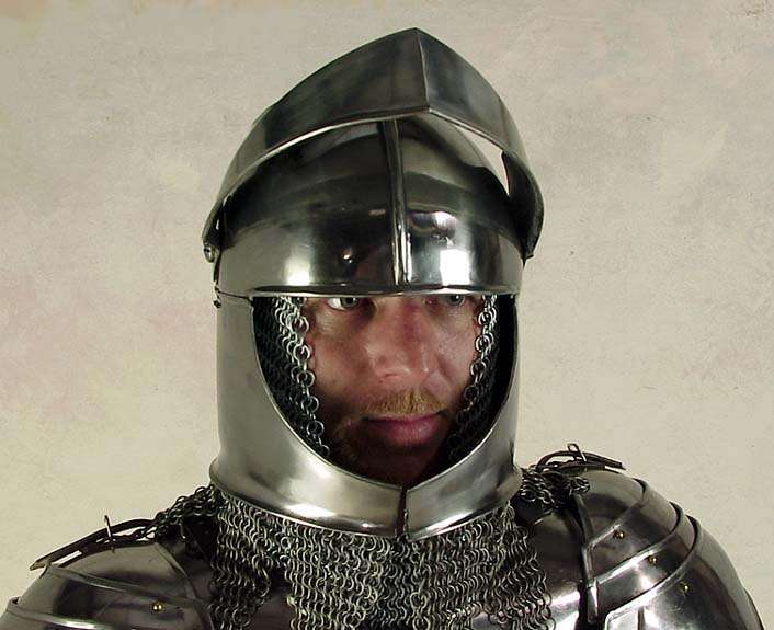 Рыцарские доспехи: шлем