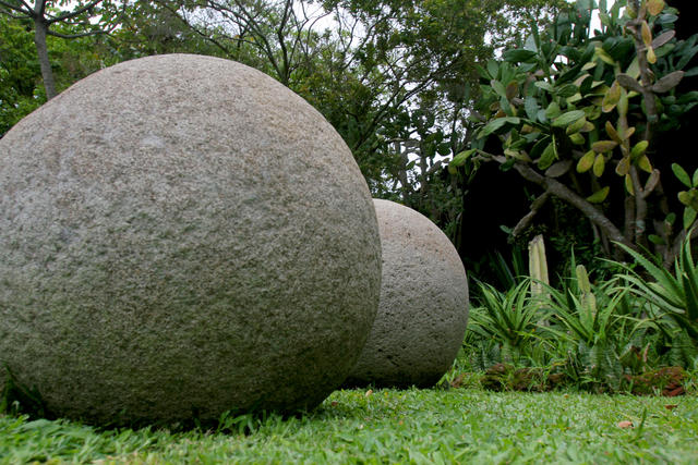 Артефакты древних цивилизаций: каменные шары идеальной формы