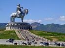 Чингисхан: статуя на берегу реки Туул