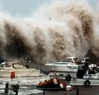 самые сильные цунами истории