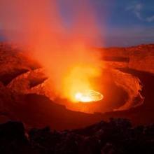 самый опасный вулкан в мире Ньирагонго