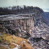 пересохший Ниагарский водопад