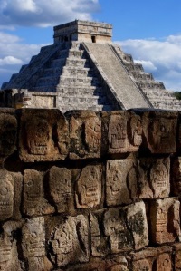 тайны пирамид майя