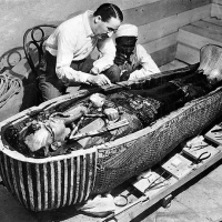 Царь Тутанхамон был похоронен не один