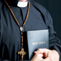 политика Ватикана в отношении священнослужителей педофилов